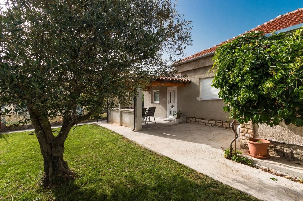 Holiday Apartment Near The Beach Fažana Eksteriør bilde